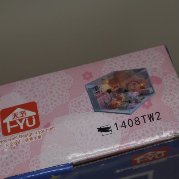 DIY Miniature Kit for a Dreamy Pink Bedroom - Picture 4 of 11